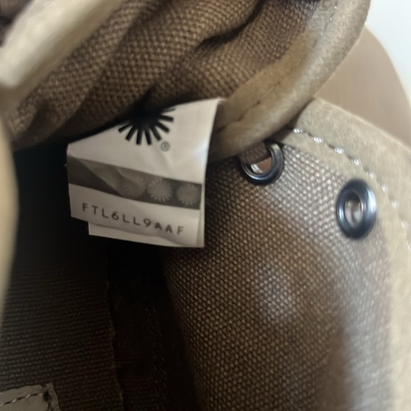 New UGG Light Brown Ankle Boots in Women’s Size 6 - Picture 8 of 9